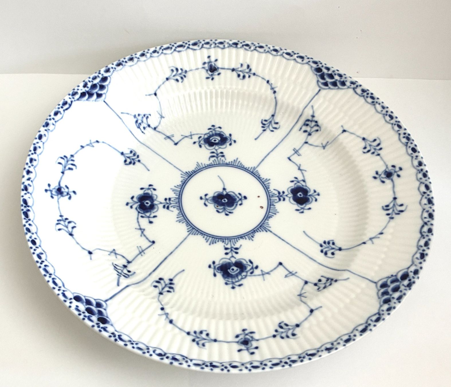 Royal Copenhagen Piatti: ROYAL COPENHAGEN Teller "Musselmalet" Denmark 1963 – Usato da Kloten venduto da Nephty 7