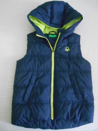 Kapuzenweste gefüttert von Benetton Gr. 130 - wie neu