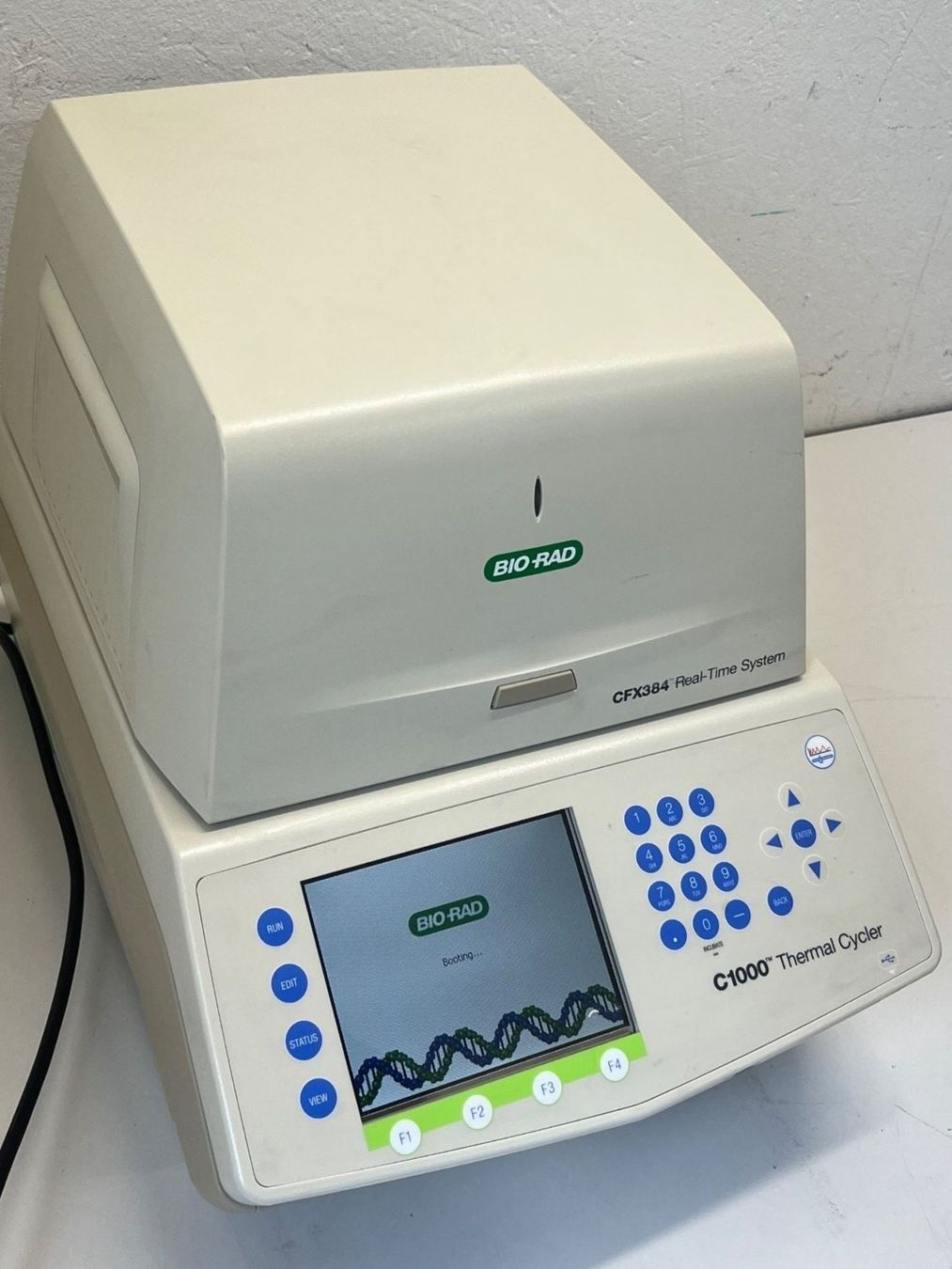 Accessori da laboratorio: Biorad C1000 Thermo Cycler mit CFX384 Optics Module – Usato da Niederdorf venduto da LeptonAG_Labor 1