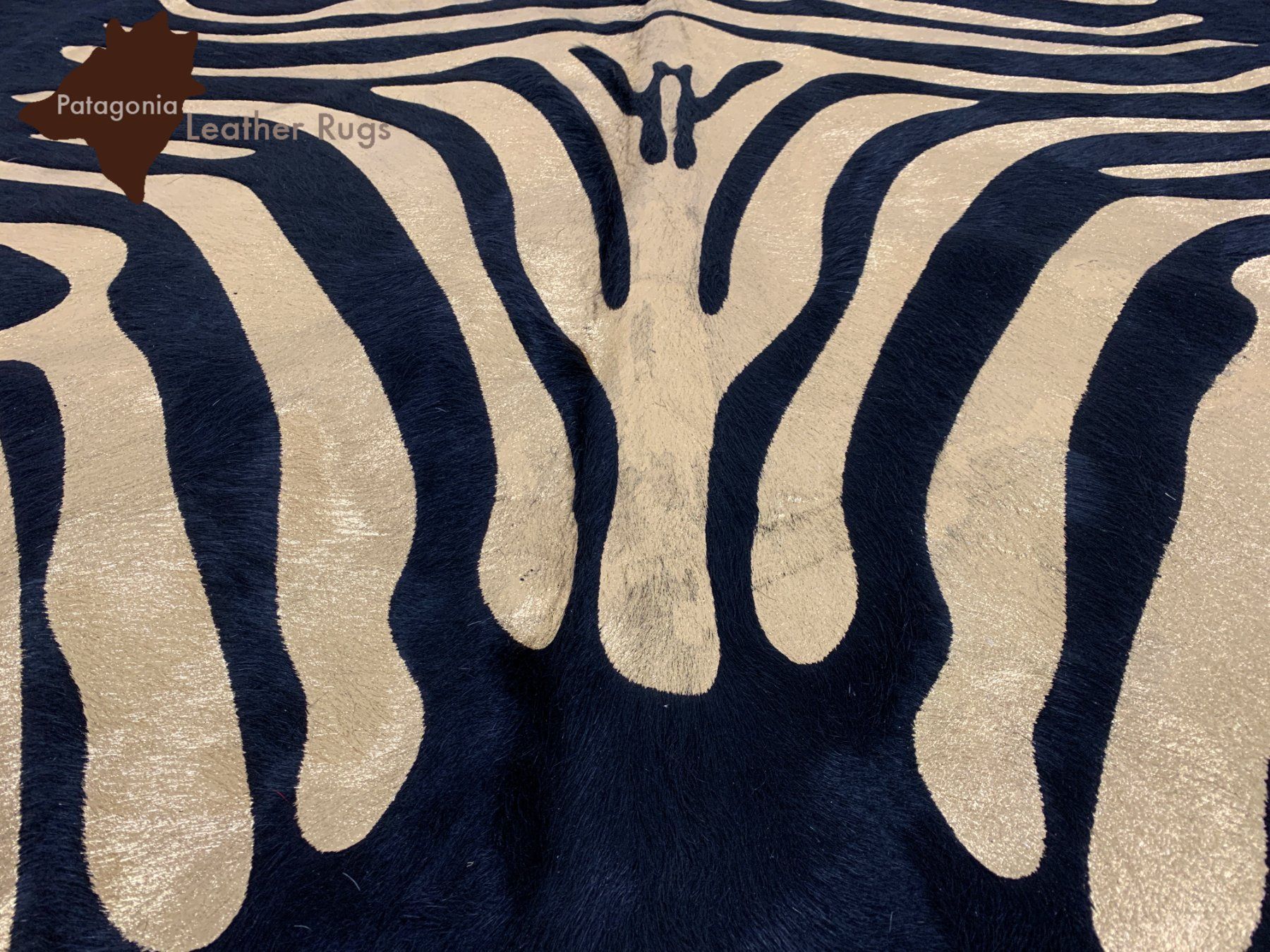 Tappeti: Kuhfell Teppich Zebra Black/Gold – Nuovo e nell'imballaggio originale da Arbedo venduto da patagonialeatherrugs 1