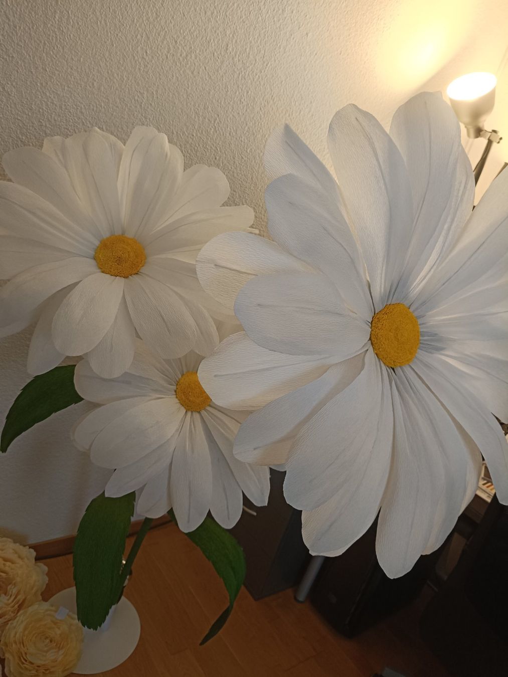 Tutte le decorazioni: Giant Daisy flowers – Nuovo (secondo la descrizione) da Schliern b. Köniz venduto da arteplab 1