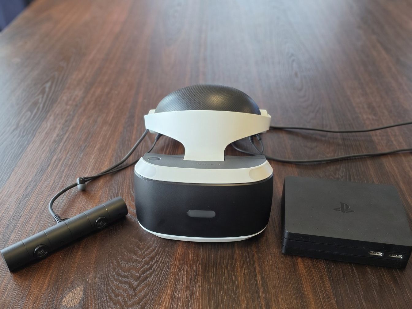 Sony Consoles: Sony PS4 Pro 1TB + PlayStation VR Set | Kamera & Controller – D'occasion à Basel par con_q8xm 4