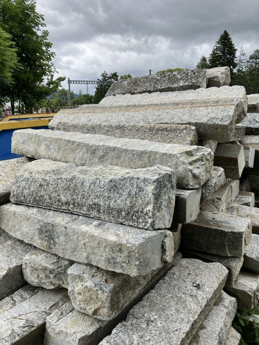 Pietre & tegole: Granitsteine – Usato da Selzach venduto da Gart-Nig 1