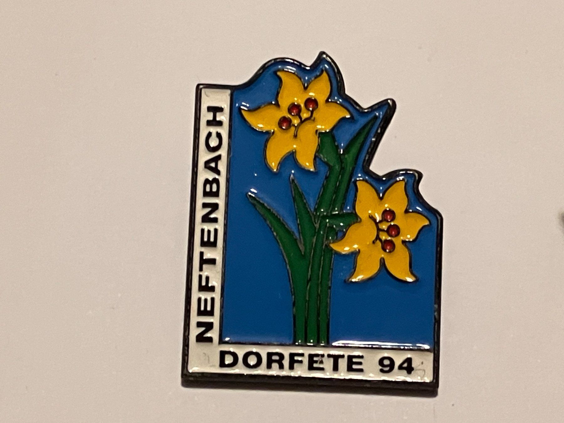 Placchette & Badge: 1 Pin Neftenbach Dorfete 1994 – Usato da Basel venduto da djwwpp