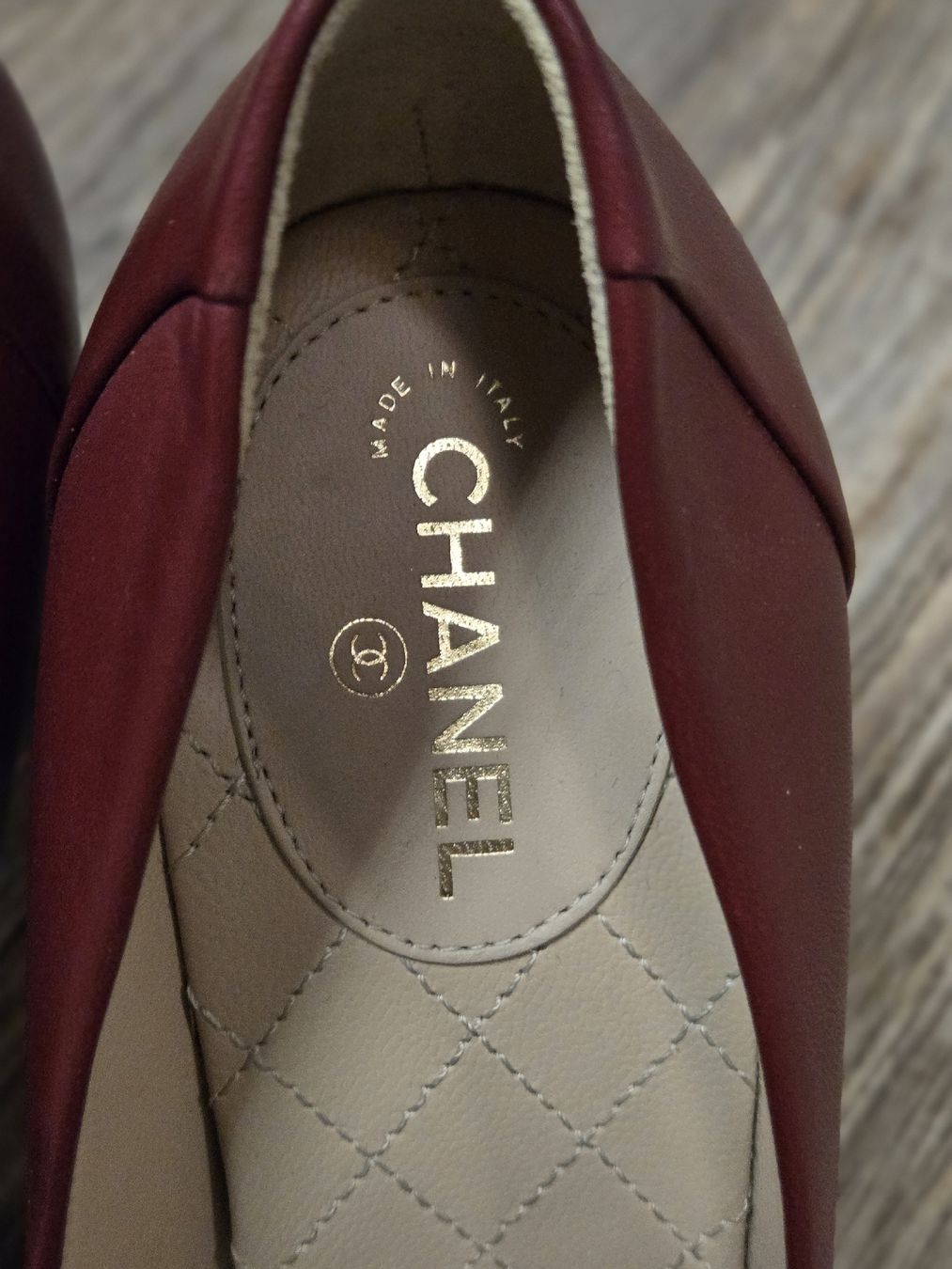 Chanel Scarpe da donna: Chanel Burgundy Leather Heels, Size 37 – Usato da Zürich venduto da finesse.shop 4