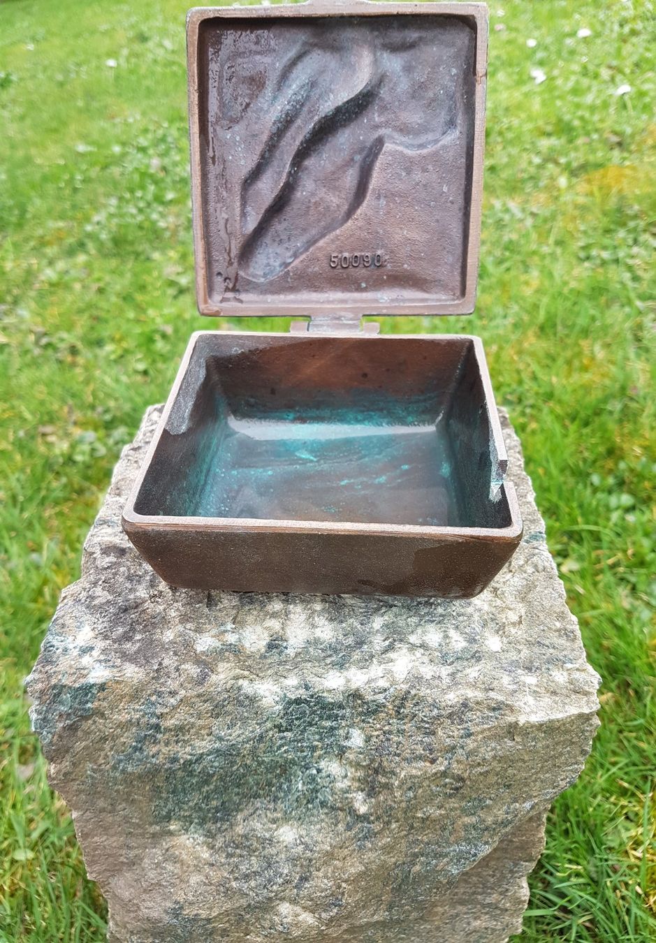 Tutte le decorazioni: WEIHWASSERSCHALE / GRABSCHMUCK (BRONZE?) – Usato da Sax venduto da prinzenrollen 2