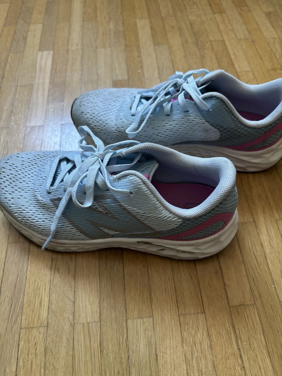 Scarpe per ragazze: Laufschuh New Balance Grösse 35.5 – Usato da Niederwangen b. Bern venduto da muidop