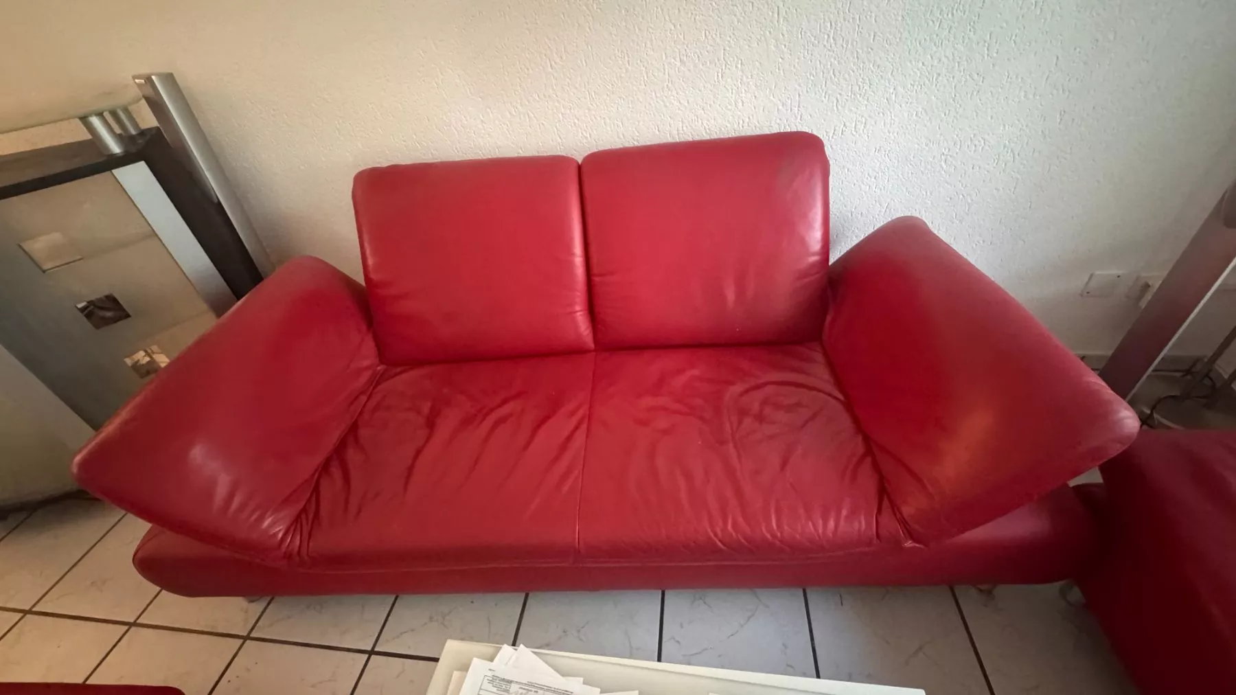 Koinor Divani: Koinor Tara Echtleder-Sofagarnitur Rot (2 Sofas plus Hocker) – Usato da Bertschikon Gossau venduto da chive2000 3
