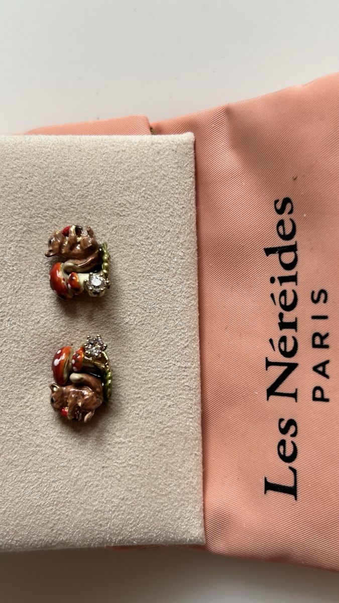 Ohrringe & -stecker: Les Néréides Ohrstecker Eichhörnchen Pilz emailliert – Gebraucht aus Hedingen von estel50 2