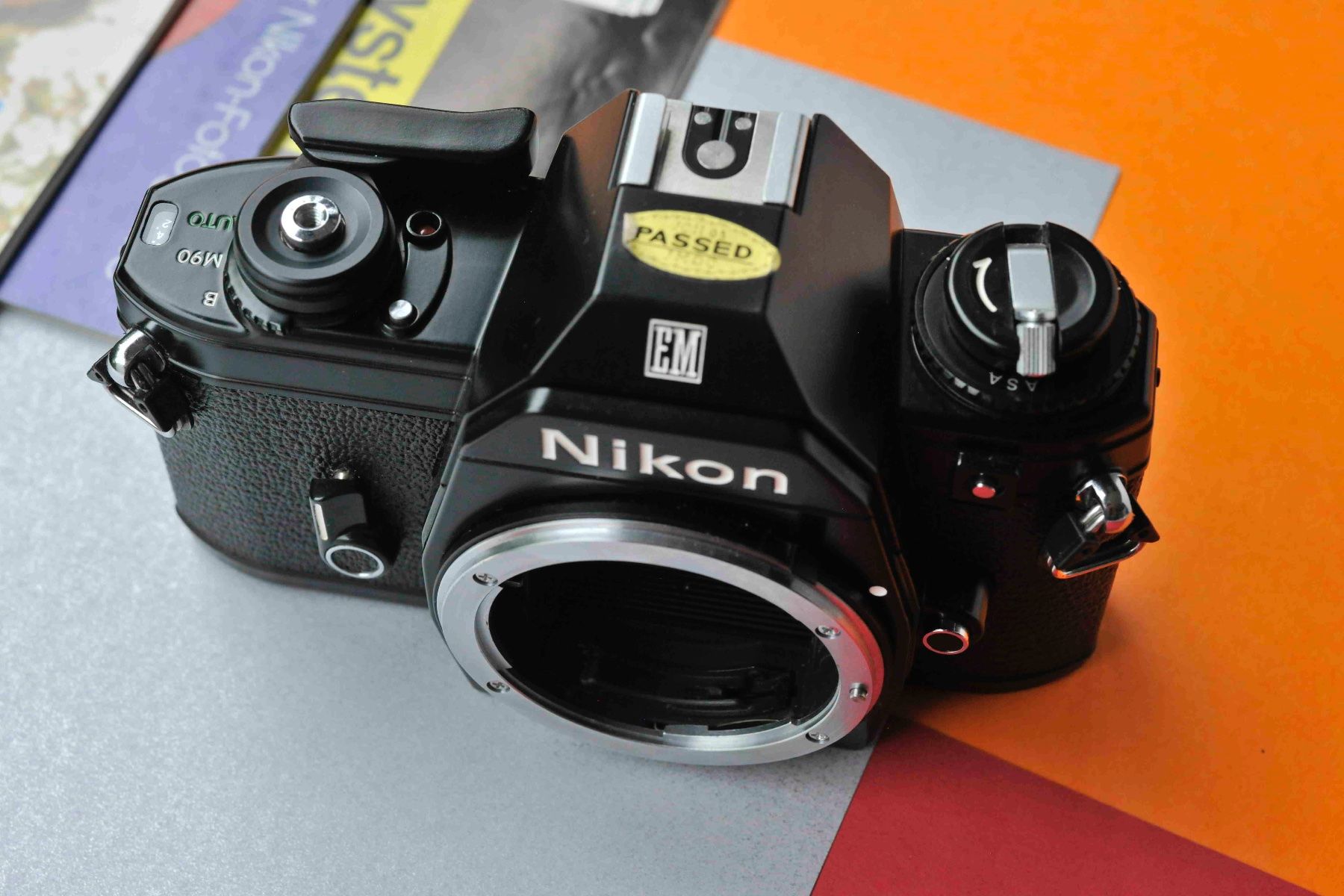 Nikon Fotocamera: Nikon EM - revidiert – Usato da Schwerzenbach venduto da floridan