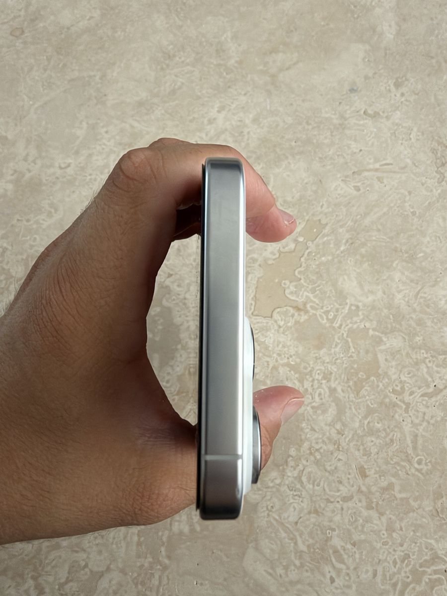 Apple Telefoni cellulari / Smartphones: Iphone 16 pro Max Weiss 512GB – Nuovo (secondo la descrizione) da Zürch venduto da Zuerich96. 3