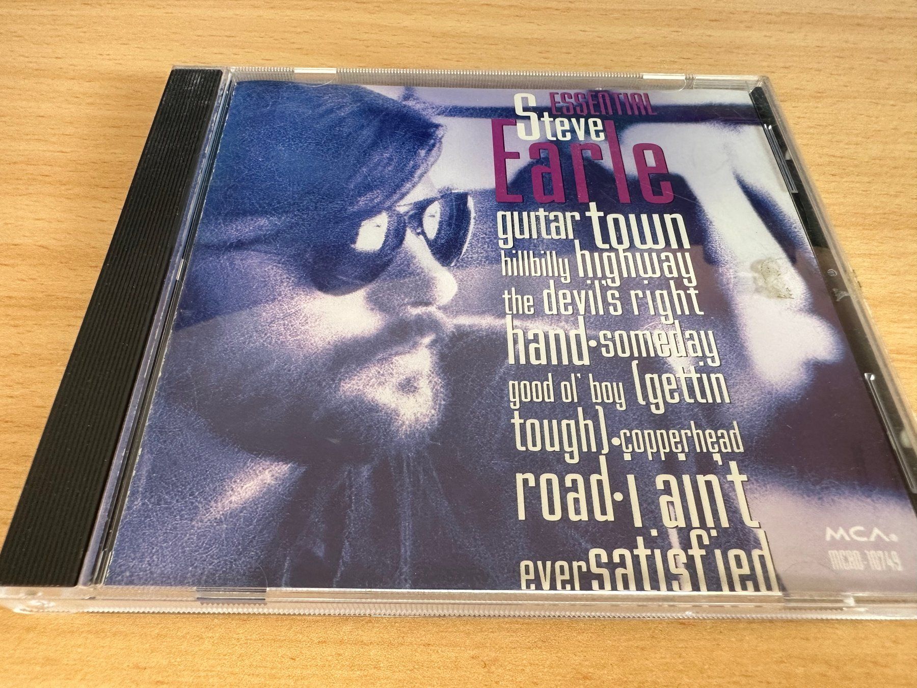CD: Steve Earle – Essential Steve Earle – Usato da Rikon im Tösstal venduto da Alpenmutz