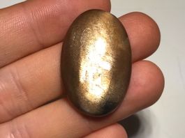 grosser Sonnenstein Feldspat Cabochon 41.5 Karat