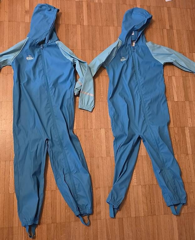 Completi: 2x Regenanzug Grösse 110/116 – Usato da Weisslingen venduto da debi1992