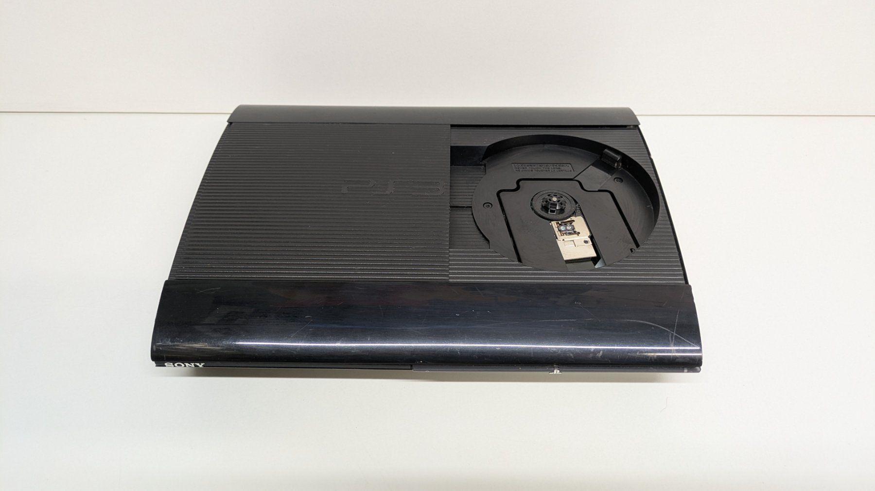 Sony Console: PlayStation 3 Super Slim mit 2 Controller – Usato da Menziken venduto da mame18 4