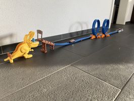 T-Rex Attacke Auto-Rennbahn