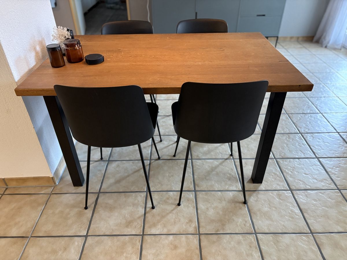 Set di tavolo e panche: Eichenesstisch mit 4 Stühlen, neuwertig und modern! – Usato da Bülach venduto da Buschuz 2