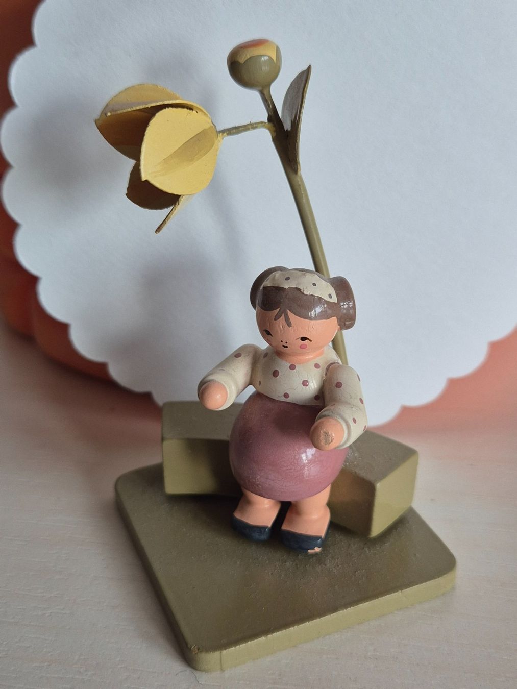 Statuette: Erzgebirge Figürchen Mädchen – Usato da Bassersdorf venduto da Seaworld06
