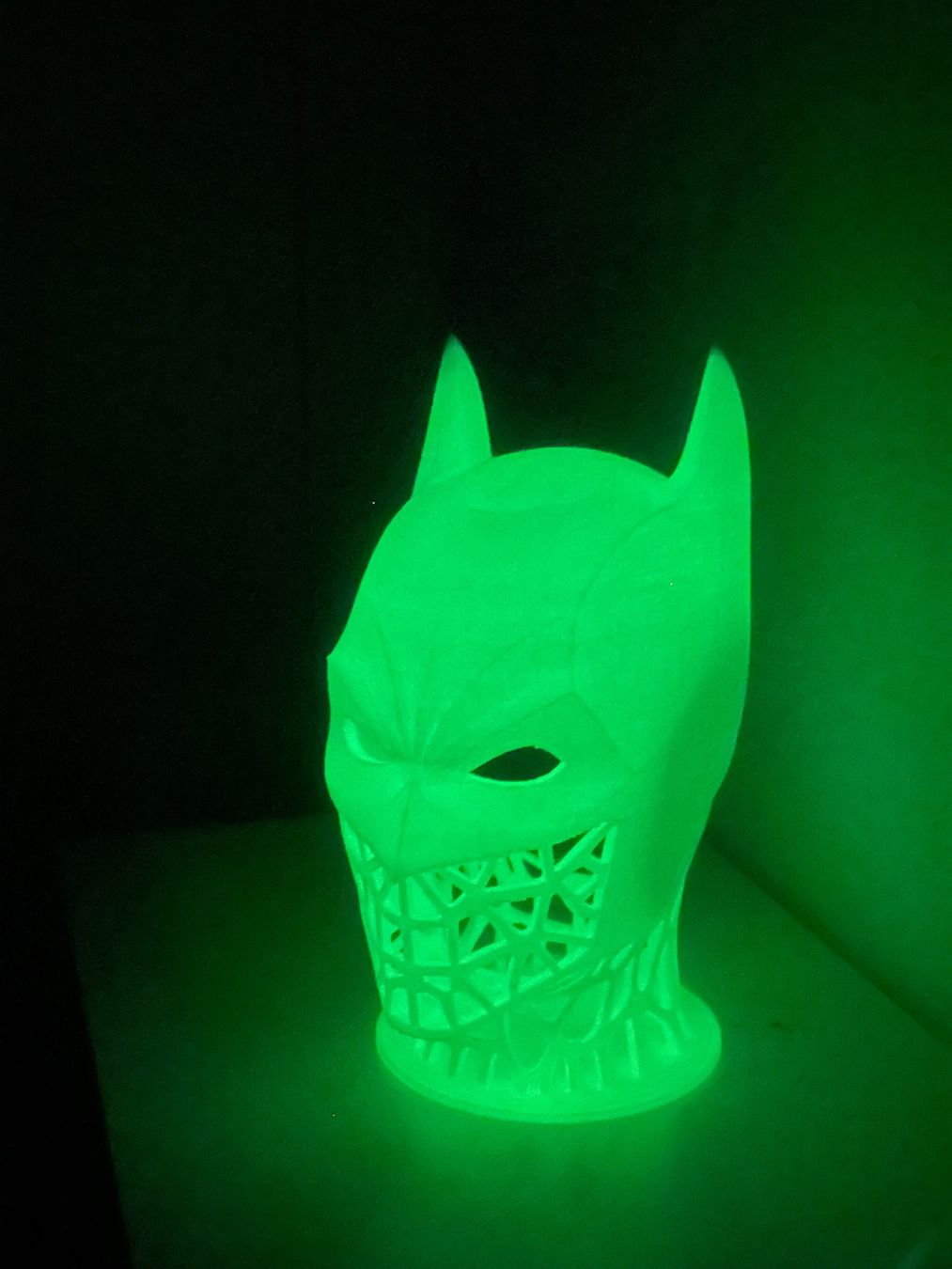 Figurines: Batman Mask 3D Printed Statue White / Black – D'occasion à Schüpfen par zyn_v7dt 1