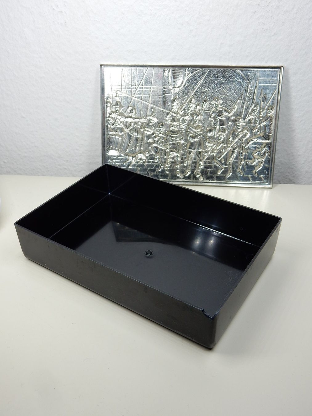 Tutte le decorazioni: **SCHÖNE VINTAGE DOSE MIT RELIEFBILD, Silberoptik** – Usato da Zürich venduto da Holzbolzen 3