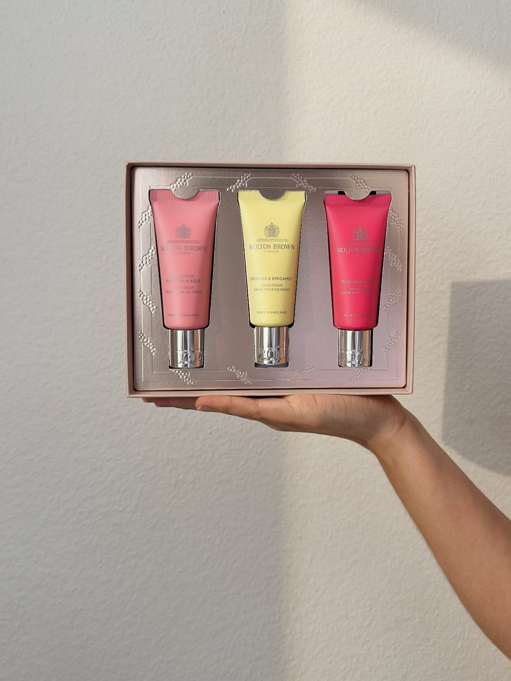 Idratazione: FABRIKNEU, Molton Brown, Handcreme Geschenkset – Nuovo e nell'imballaggio originale da Zürich venduto da gom_wl8d