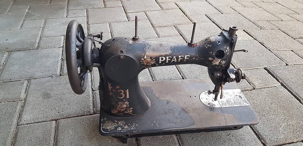 Pfaff Macchine da cucire: Antike Pfaff Nähmaschine – Usato da Müllheim Dorf venduto da Jcecotto 2
