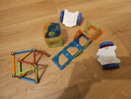 Geomag-Set aus 35 magnetischen Bauelementen