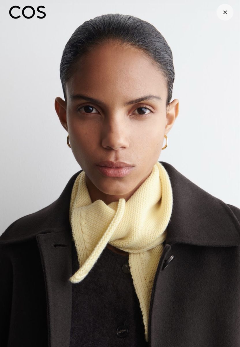 Cos Foulard & Sciarpe: Dreieckstuch COS gestrickt hellgelb – Usato da Zürich venduto da 28881084 4