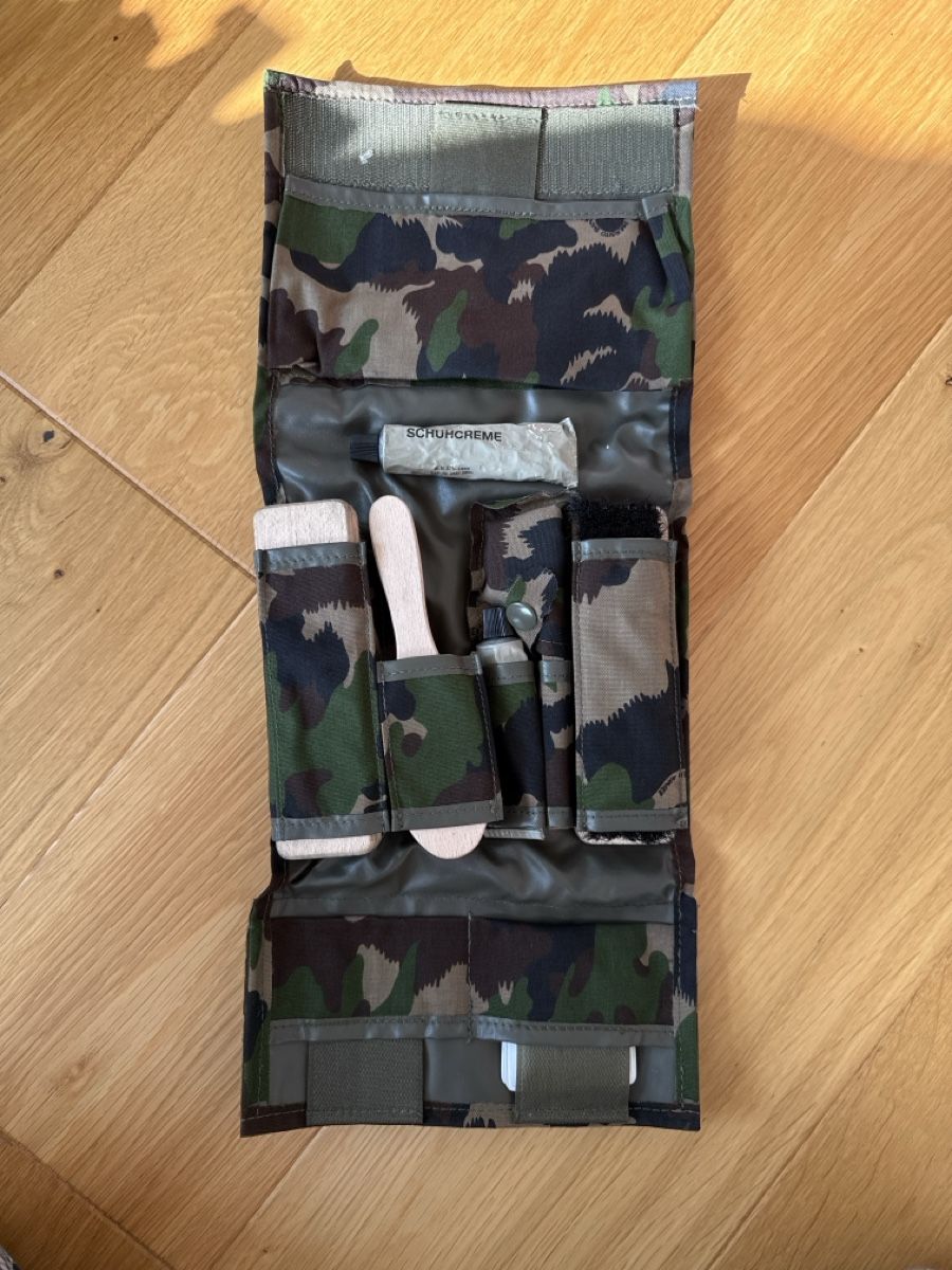 Armée suisse Autres vêtements & accessoires: Schuhputzset Schweizer Armee – D'occasion à Evilard par KNM95