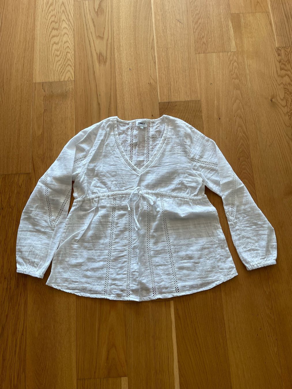 Esprit Chemisiers: Maternity Bluse, Only, Gr. XS, weiss – D'occasion à Ehrendingen par abo_p9n6