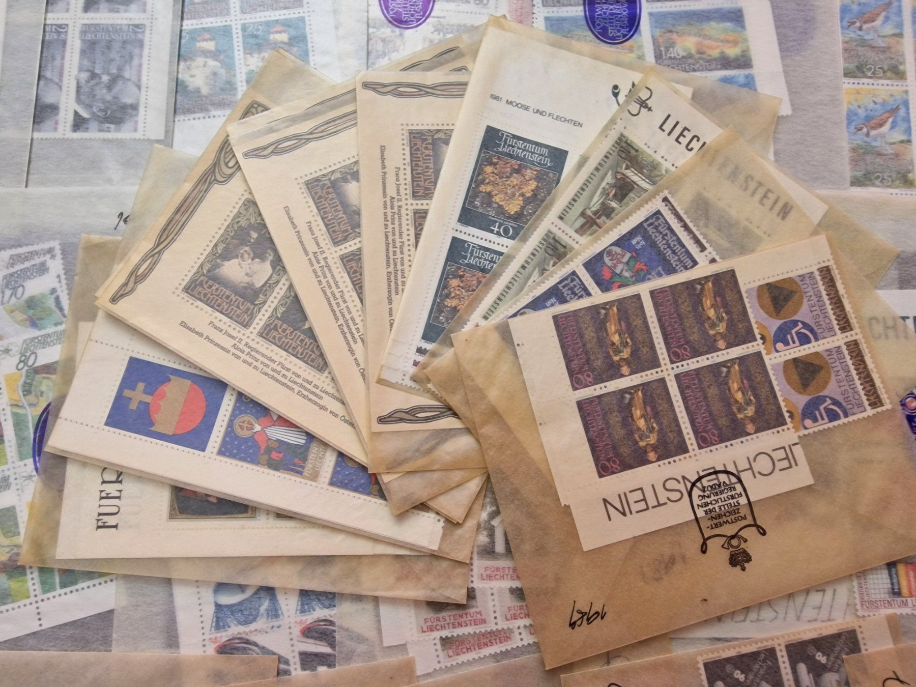 Tutti i francobolli: FL 1981-89 NEU **4-er Blocks mit Tabs & Einzel aus ABO – Usato da Aesch LU venduto da briefmarken.uray 2