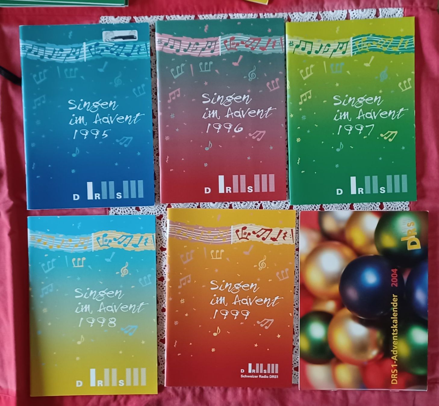 Bücher: 6 Hefte Weihnachtslieder, Chor, Schule, Klavier, Instrumente – Gebraucht aus Lindau von halusana
