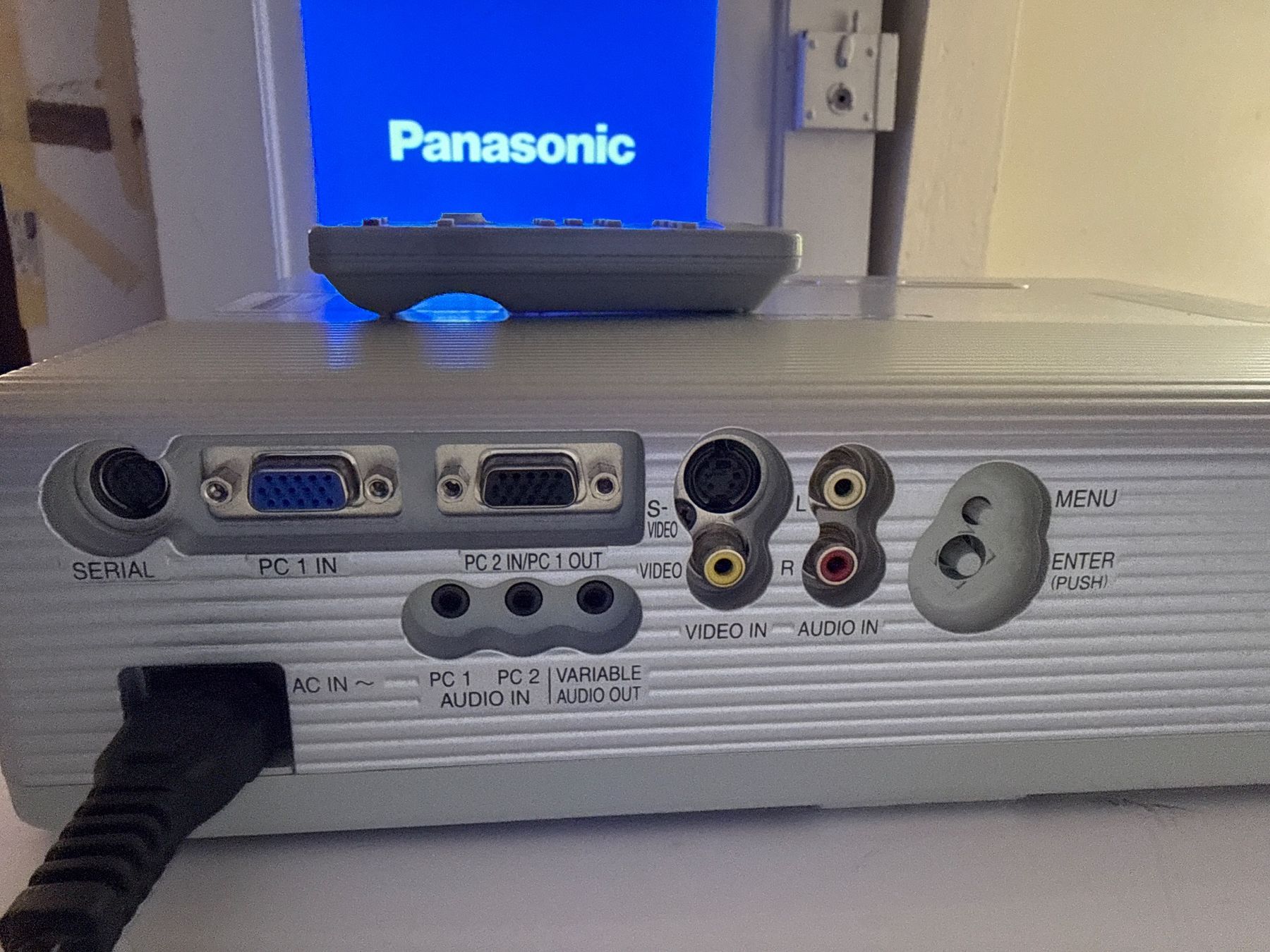 Panasonic Proiettori: Vidéo projecteur Panasonic – Usato da St imier venduto da sav_bjf9 5