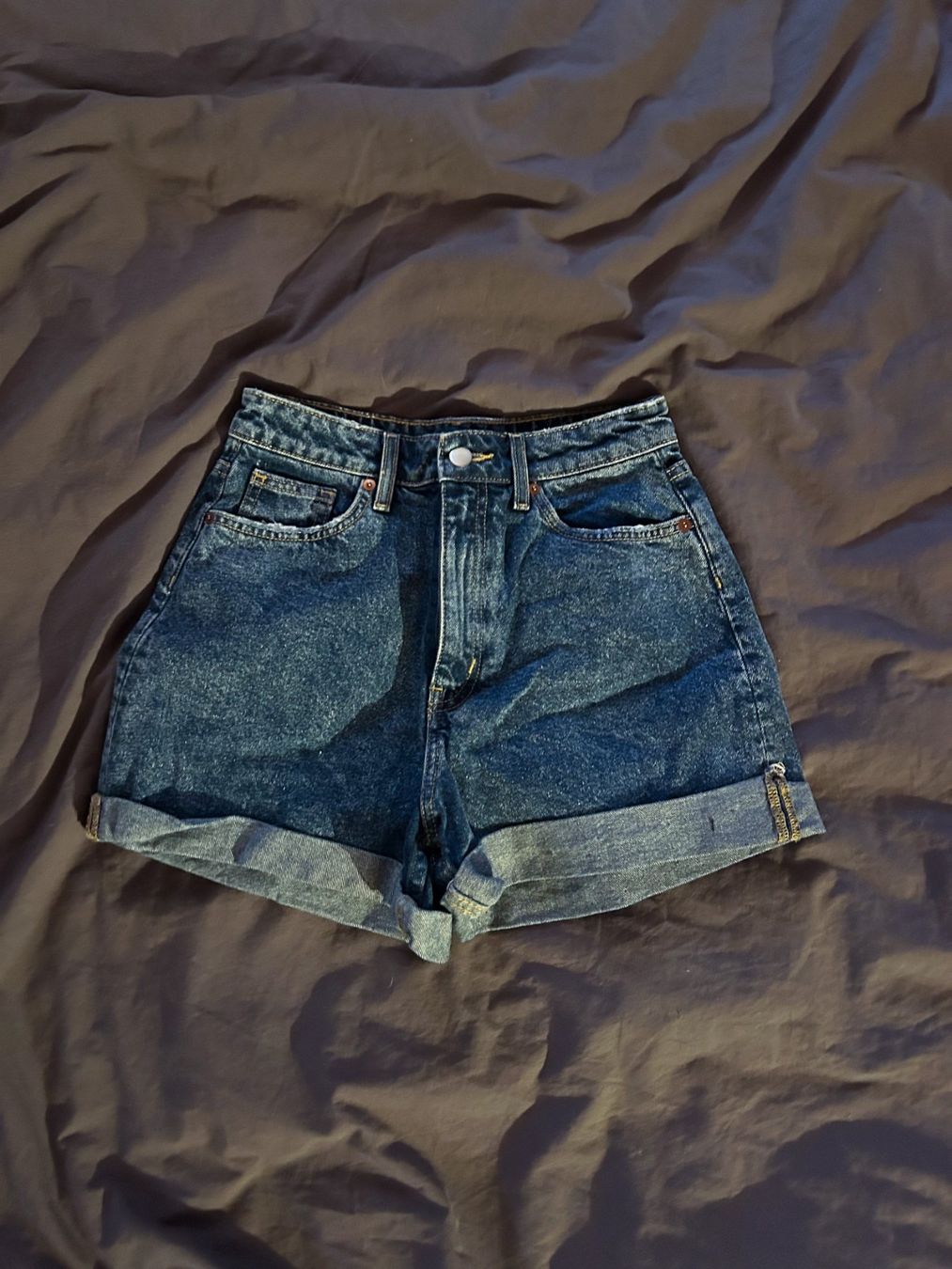 H&M Hosen: Jeans Shorts – Gebraucht aus Oberurnen von carinalobnig