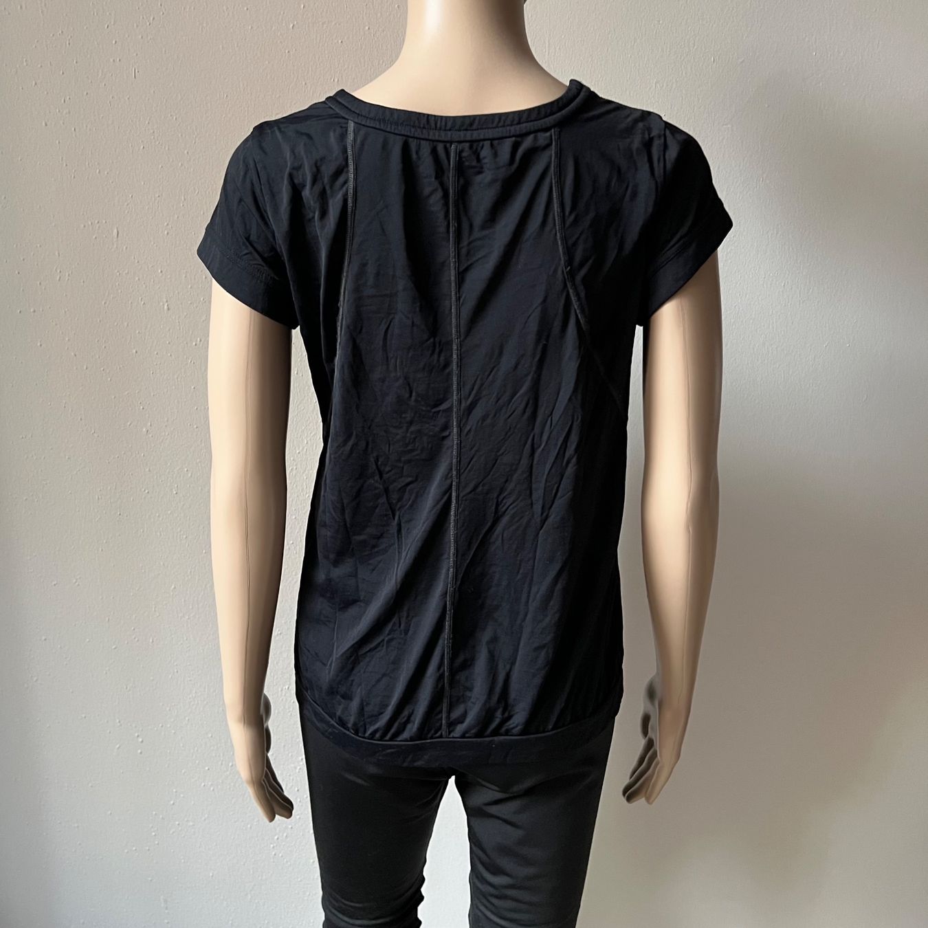Peak Performance T-shirt: PEAK PERFORMANCE T-Shirt 🖤 – Usato da Zürich venduto da ClosetQueen 3