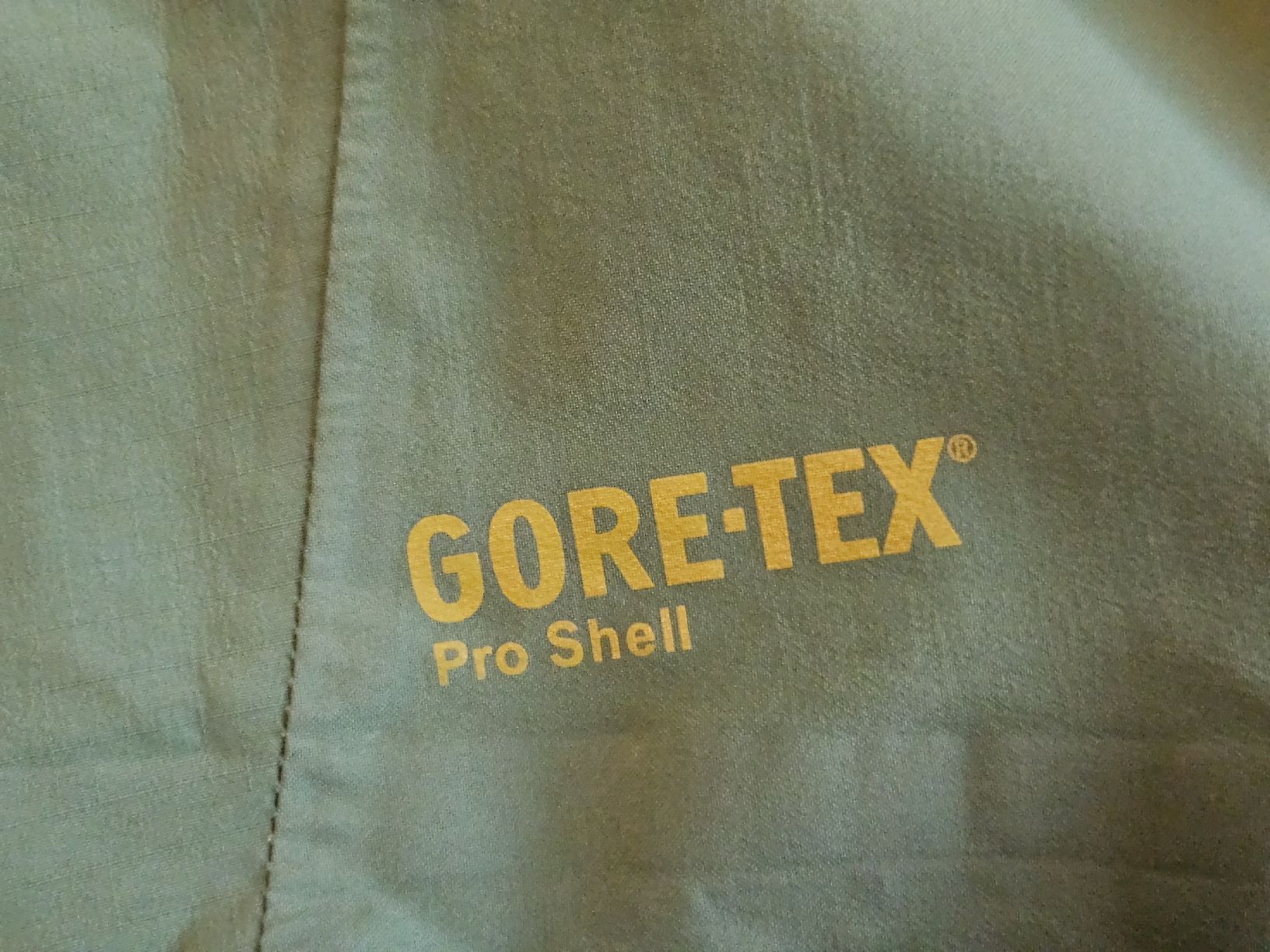 Adidas Vestes: Adidas Super Trekking GoreTex Pro Shell – D'occasion à Vevey par Photech 7