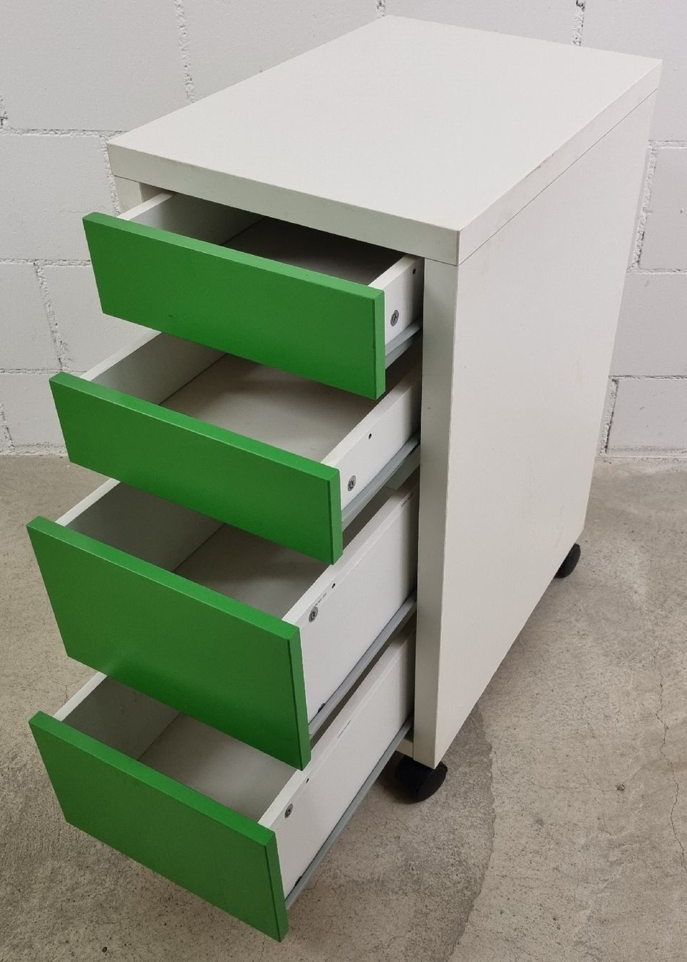 Ikea Banconi: Auf was wartest du? Schreibtischboard – Usato da Buchs AG venduto da alp_x87d 1