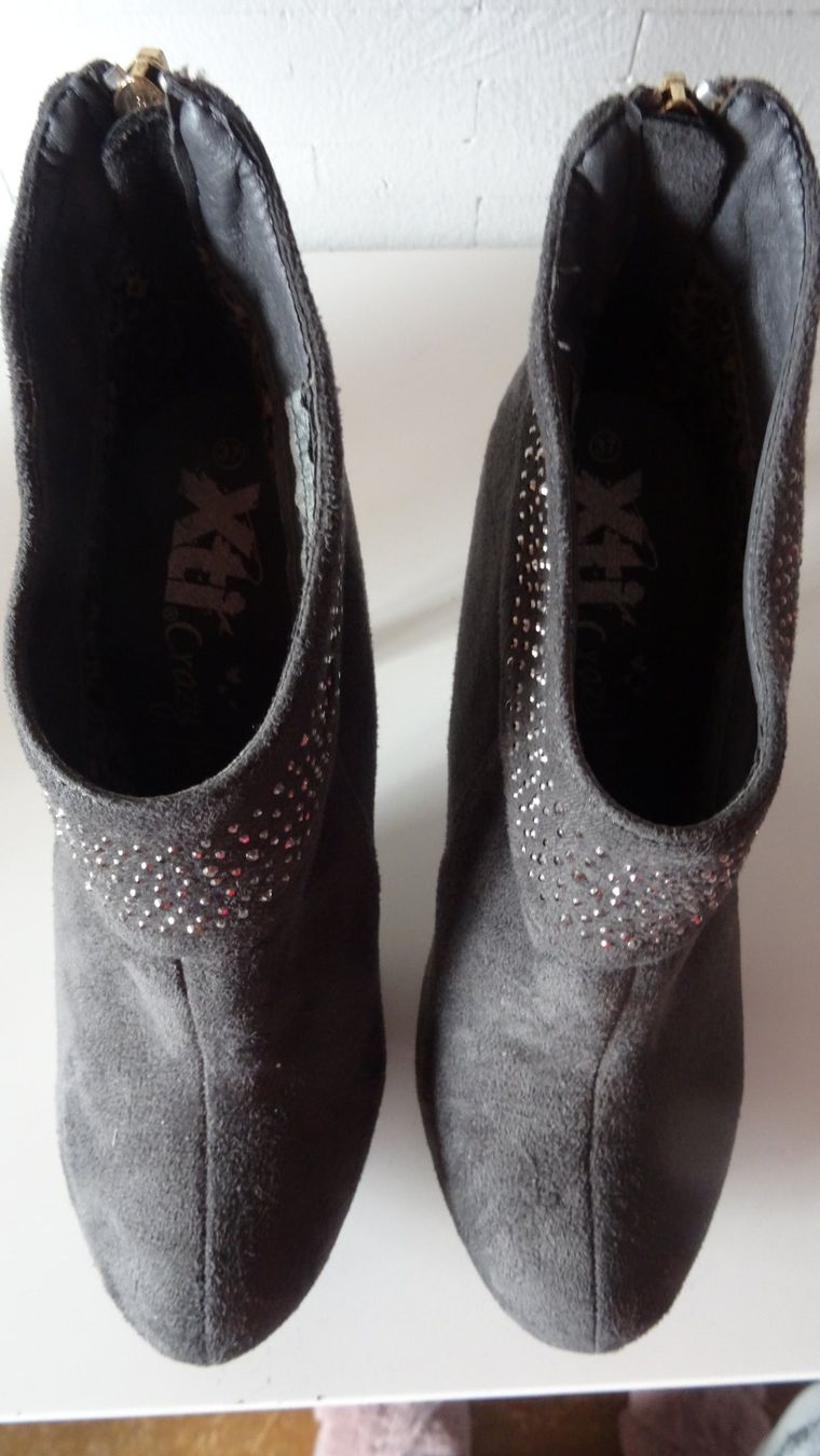 Damenschuhe: Xti Stiefeletten grau  mit Pailletten Gr. 37 – Gebraucht aus Siebnen von Gimmisun 4