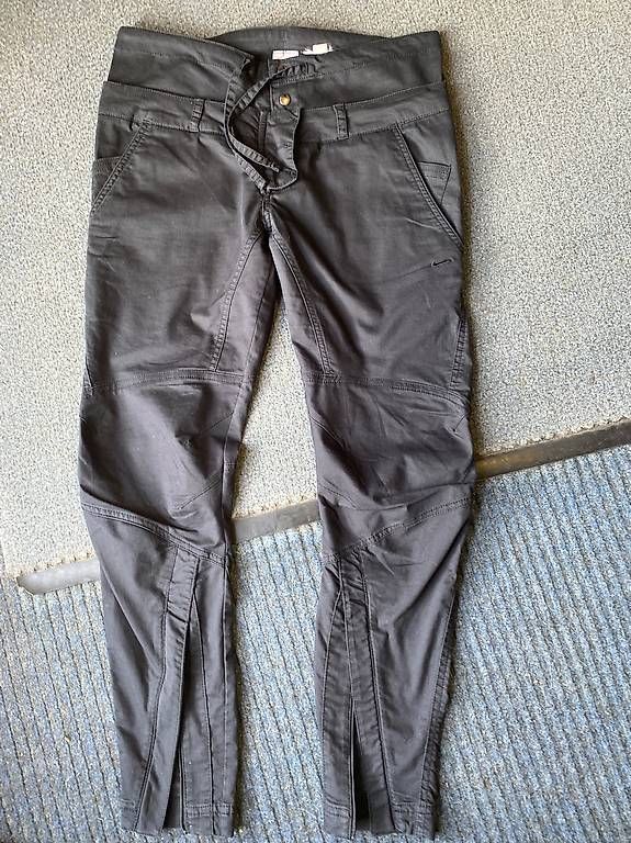 Pantaloni: NIKE fit DRY Trainerhose 36 – Usato da St. Gallen venduto da Konstanza