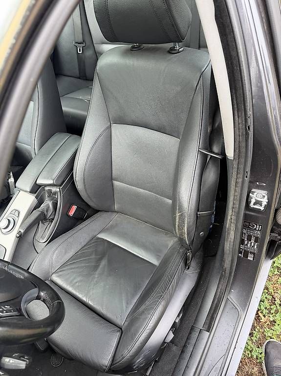 Tutti pezzi di ricambio auto: Lederausstattung Bmw E91 – Usato da Muri AG venduto da Aero96
