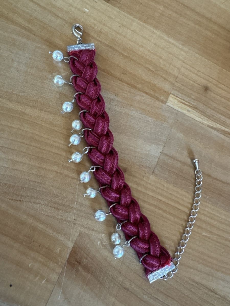 Armbänder & -reifen: Armband Textil mit Perlen / Modeschmuck – Gebraucht aus Rümlang von Sambas19