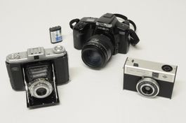 Drei ältere Analog-Kameras, Zeiss Ikon, Agfa und Minolta