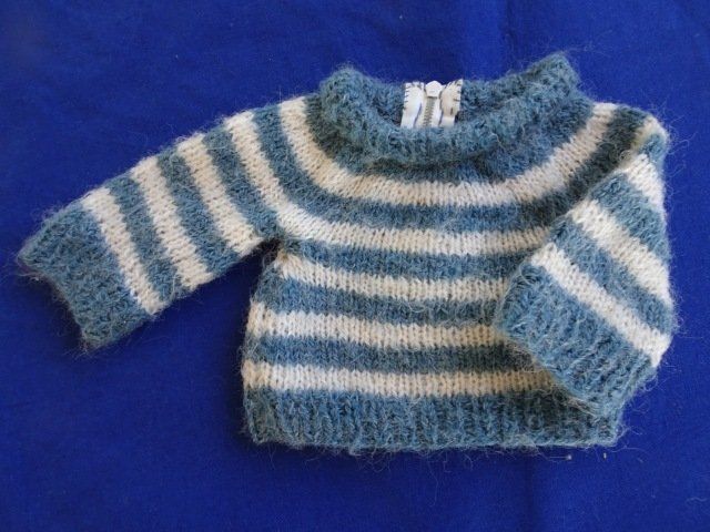 Puppen: Puppen-Pullover 5 Stück, handgestrickt – Gebraucht aus Berikon von Splendida43 3