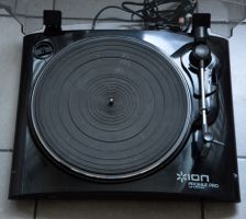 ION Profile Pro USB Plattenspieler / Tourne-disque