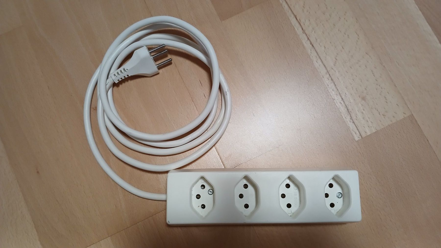 Spine: Steckerleiste 4 fach – Usato da hinwil venduto da tho_j6kz
