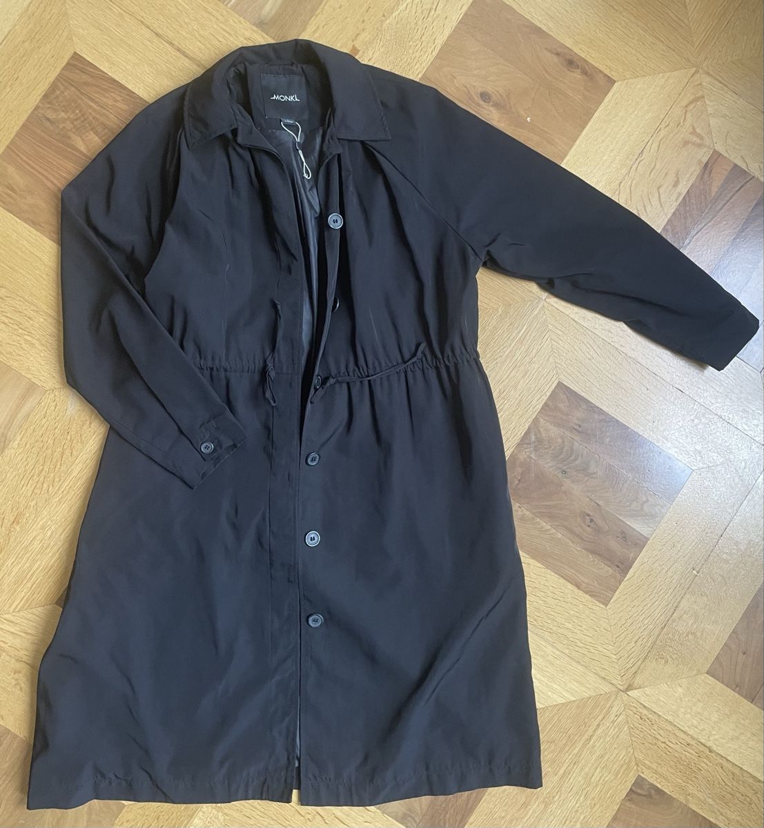 Monki Cappotti: Monki Mantel schwarz, lang, leichtes Material – Usato da Fribourg venduto da Mymikrakra01 6
