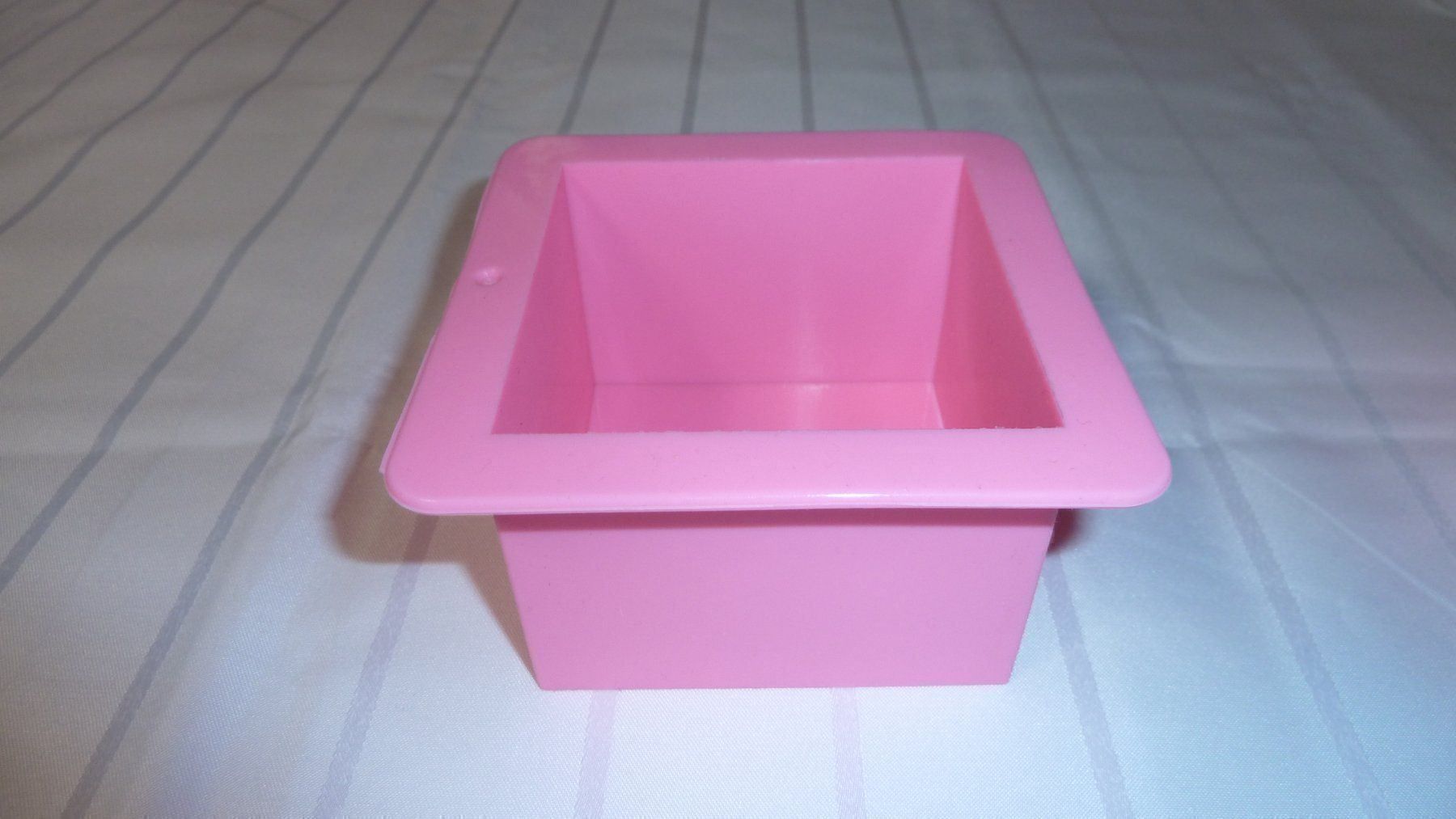 Contenitori & Simili: 2 Silikon Forme Mold*** – Nuovo (secondo la descrizione) da Siebnen venduto da Ra-la-ra-ol