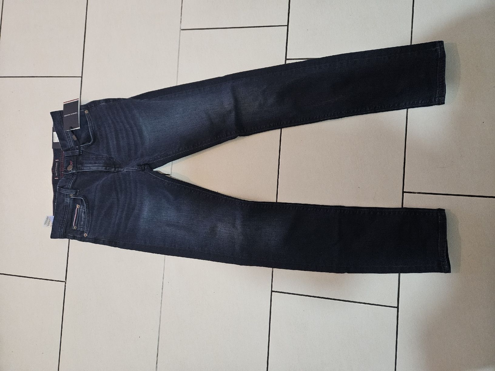 Tommy Hilfiger Jeans: Tommy Hilfiger Jeans 2 Stück Neu – Nuovo e nell'imballaggio originale da Magden venduto da regenbogenstern85 4