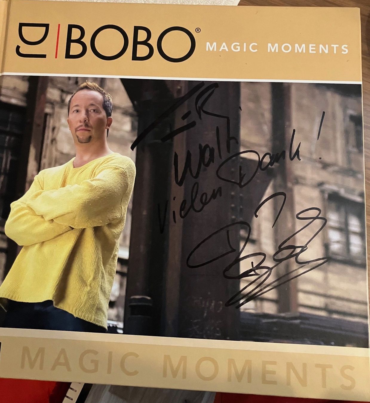 Bücher: DJ BoBo Bildband Magic Moments 4 DVDs mit Autogramm – Neu (gemäss Beschreibung) aus Schöftland von Las-vegas