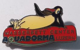 AA711 - Pin Tier Vogel Pinguin Wasserbett Aquqdorma Luzern